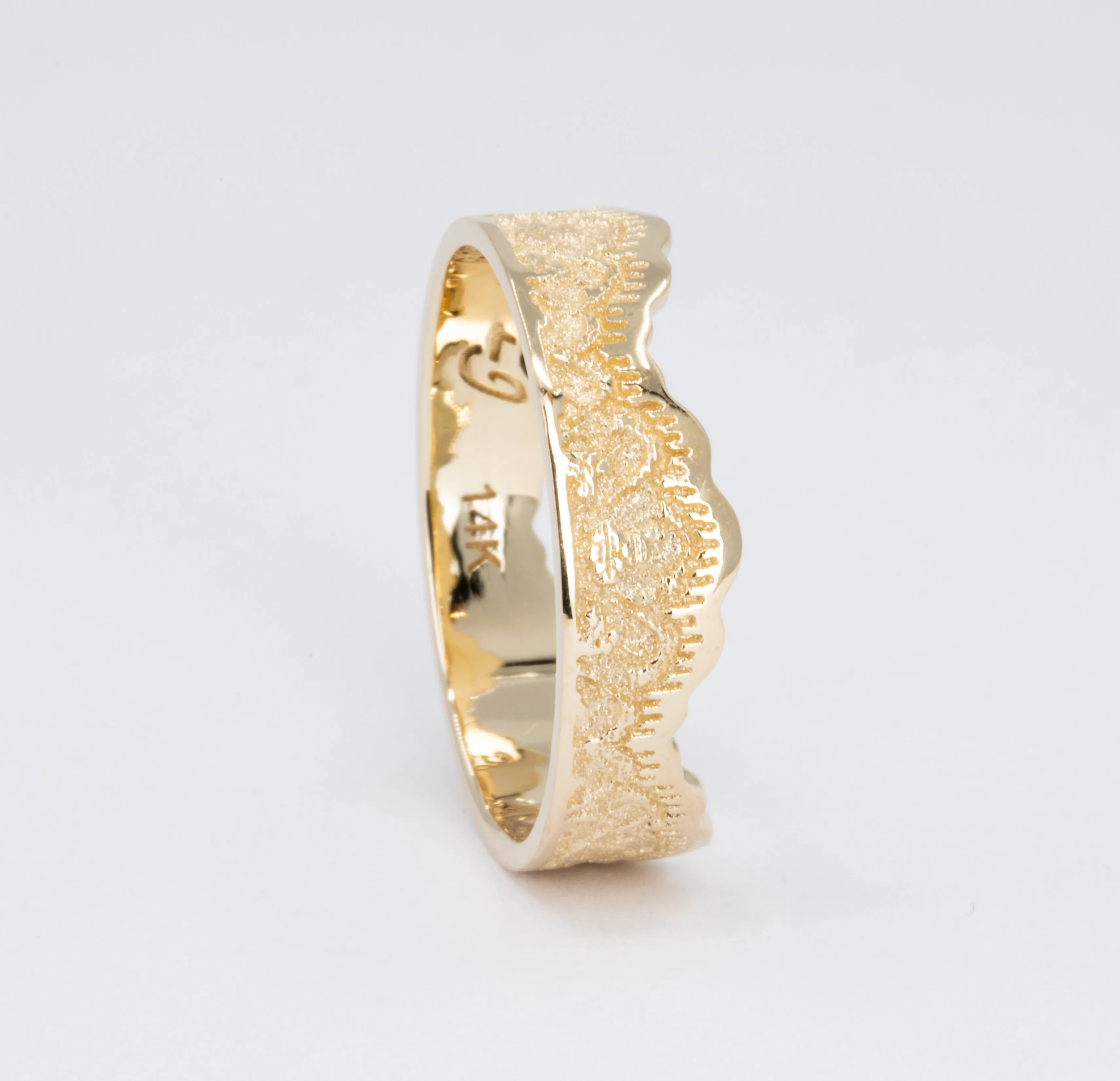 Aksana Lace Crown Wedding Ring