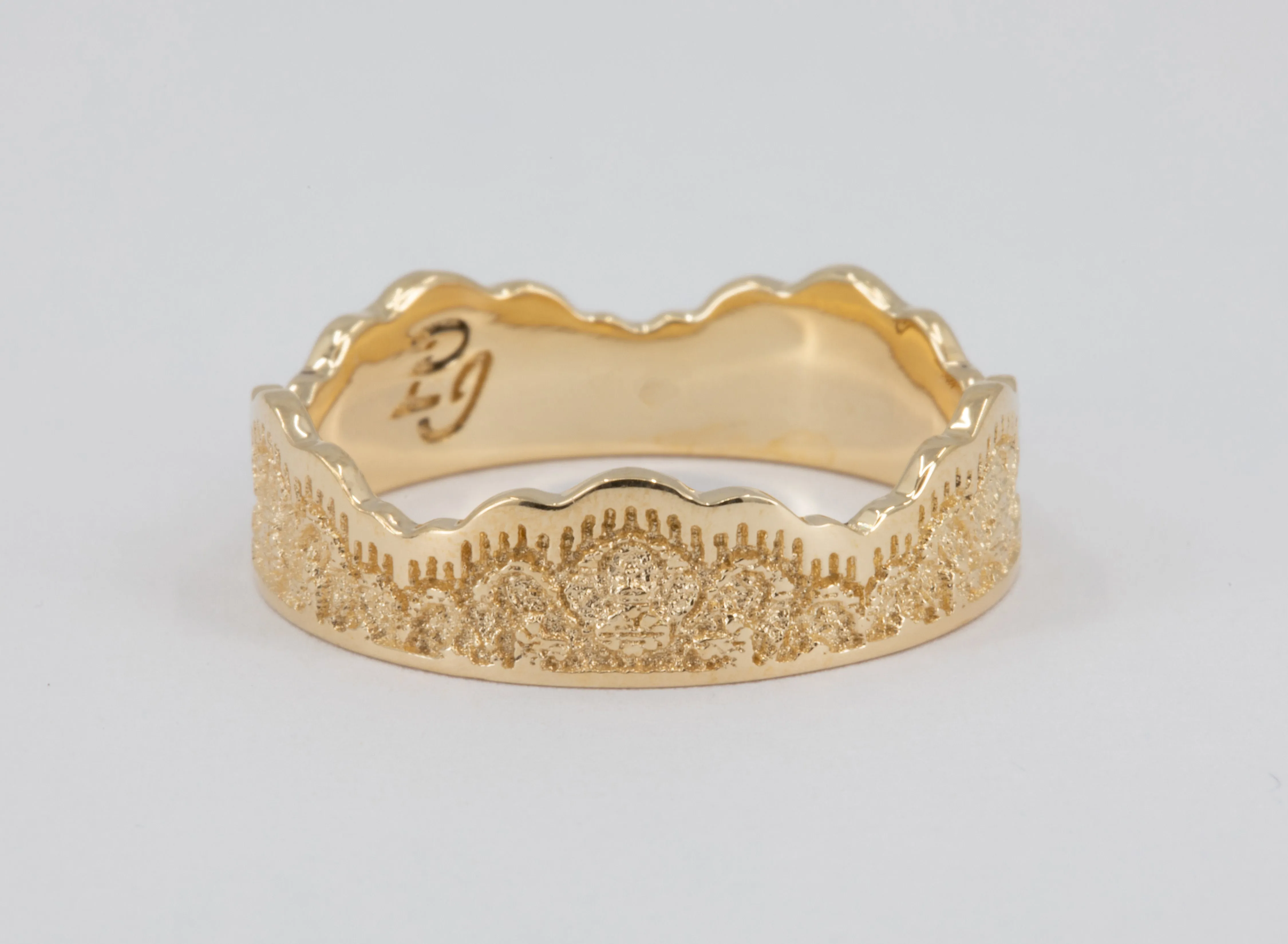 Aksana Lace Crown Wedding Ring
