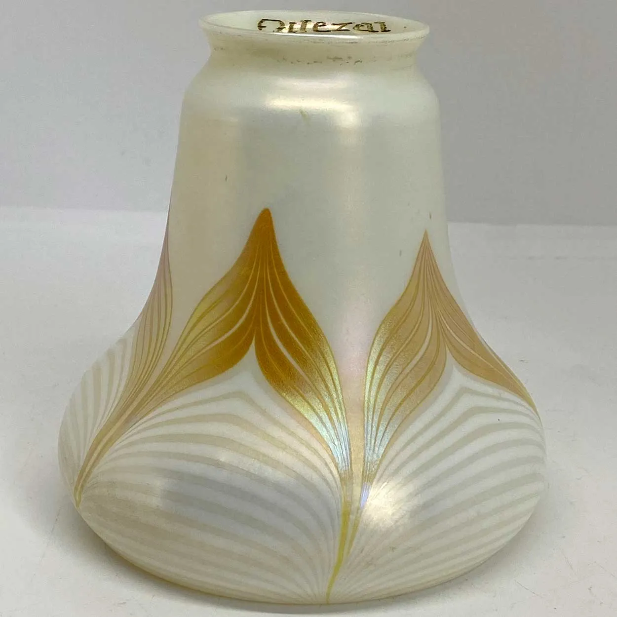American Quezal Glass White and Gold Pulled Feather Bell-Shape Lamp Shade