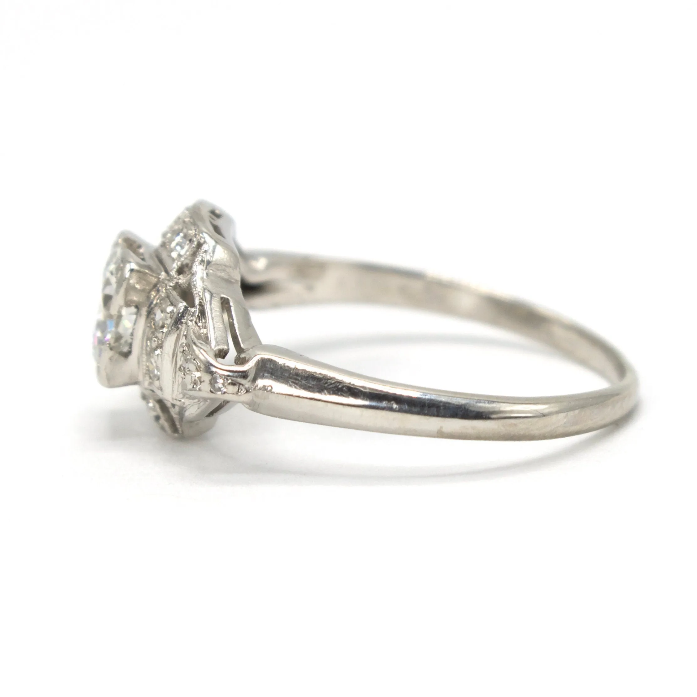 Art Deco 0.42 carat Diamond Engagement Ring in Platinum