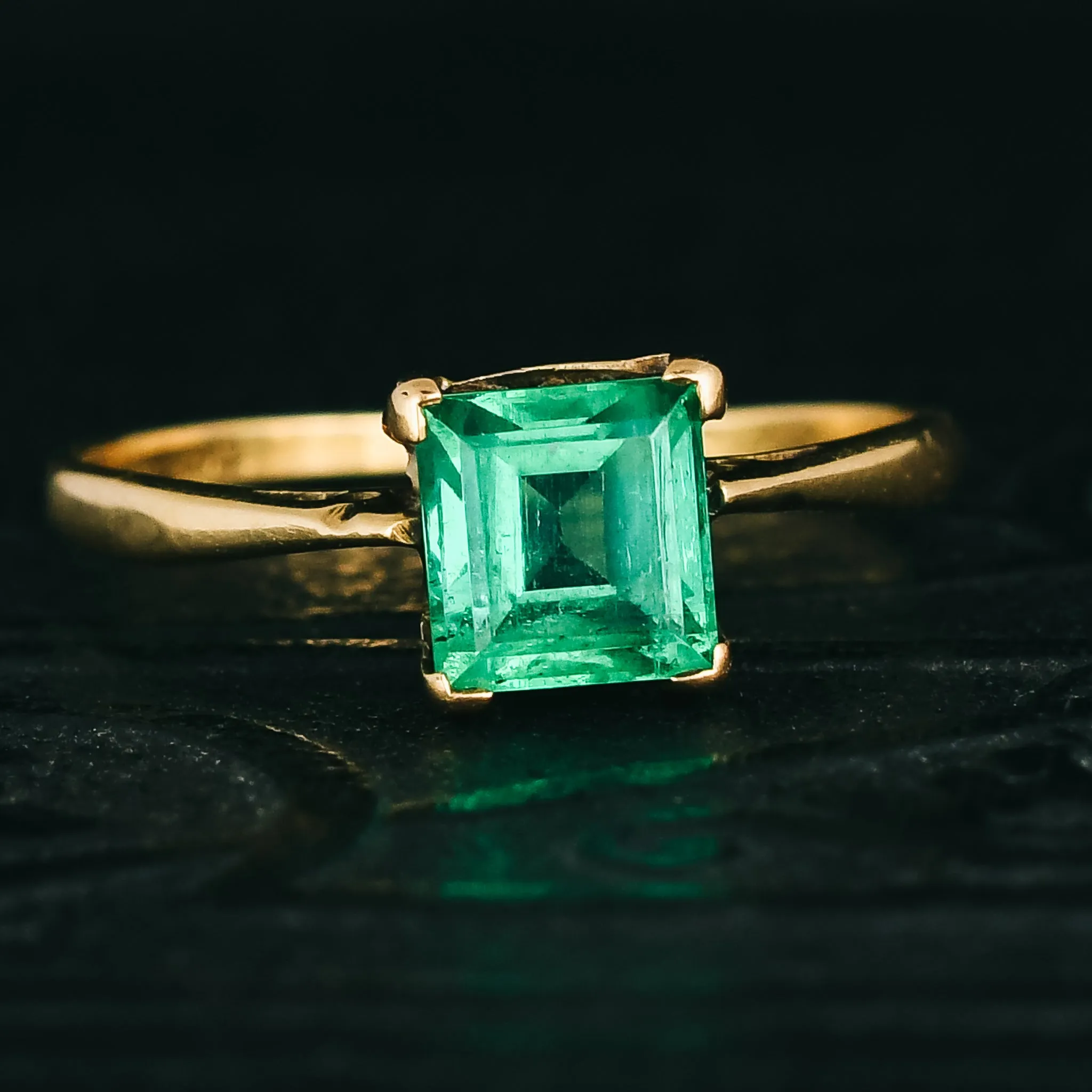 Art Deco 1.3ct Emerald Single-Stone Ring