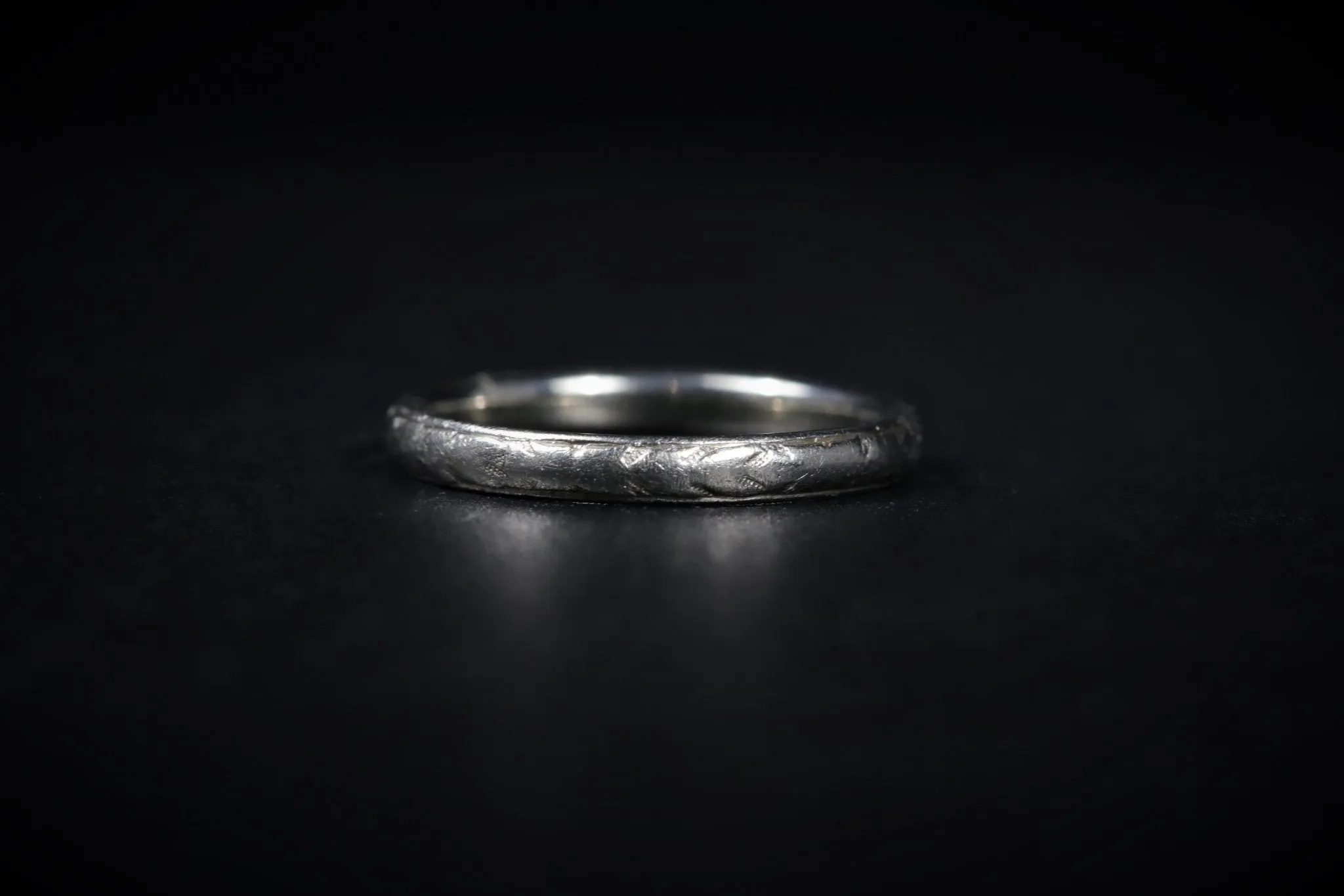 Art Deco 18k White Gold "Romance" Engraved Band