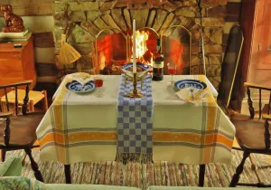 Art Deco Golden Roses Cloth and 6 Napkins