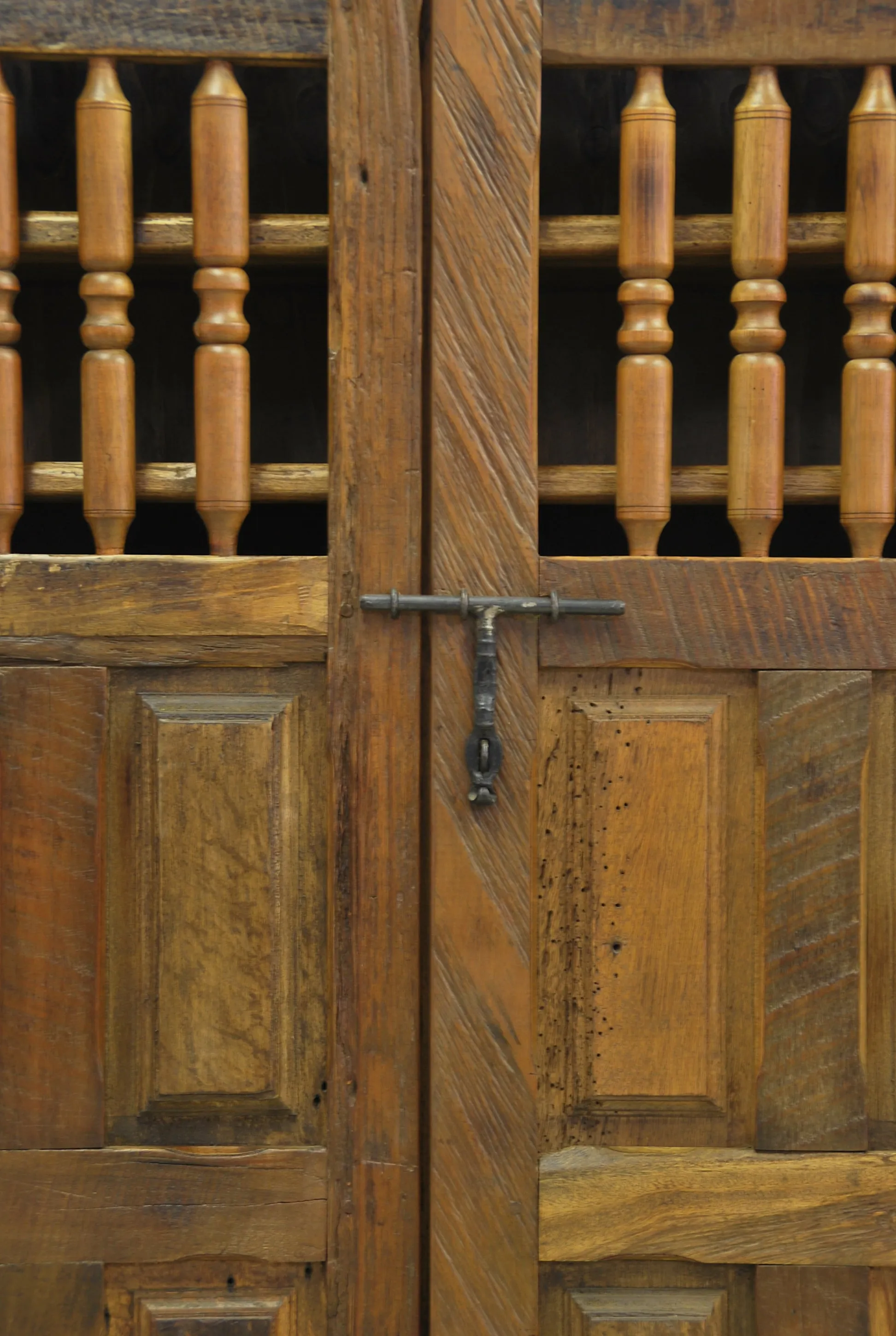Barn Wood Bookcase - Barred Display AR-018
