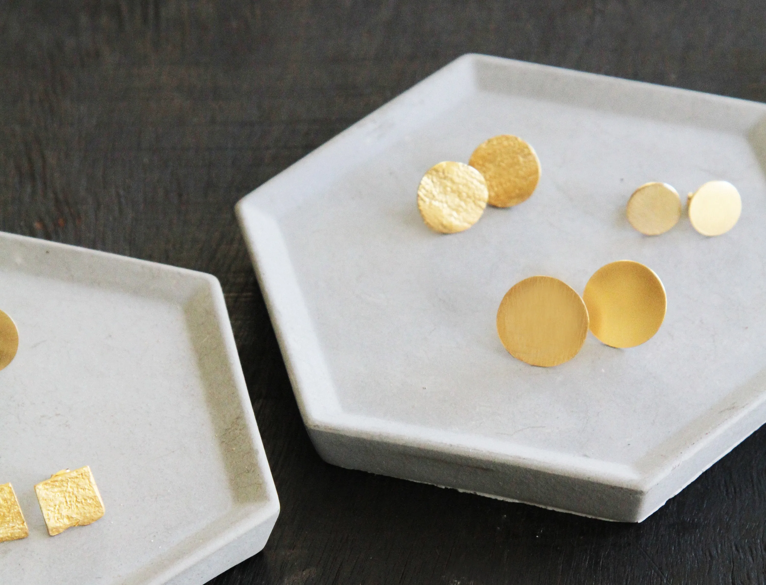 Contemporary modern gold round posts
