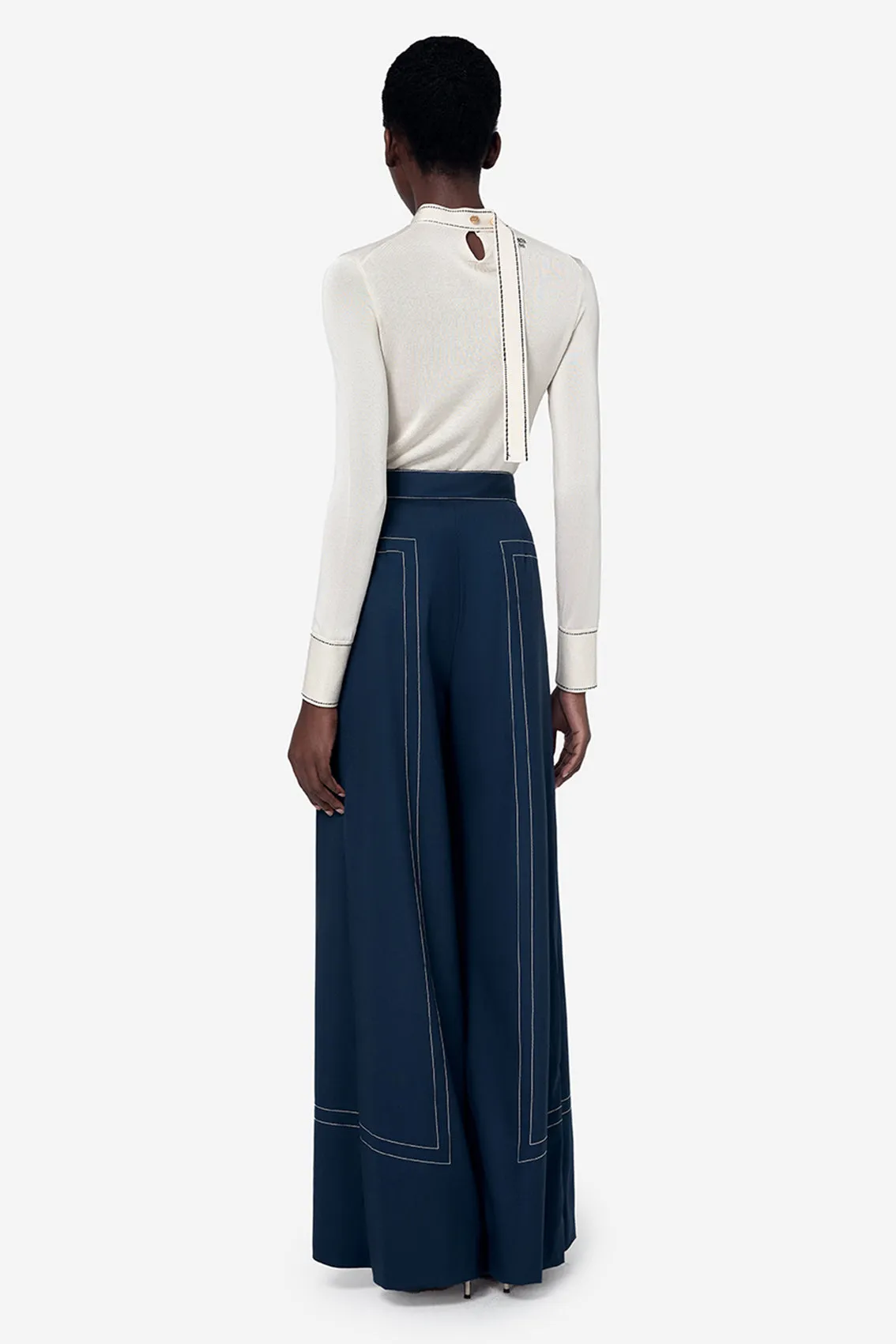CONTRAST STITCHING ROUND-NECK KNITWEAR