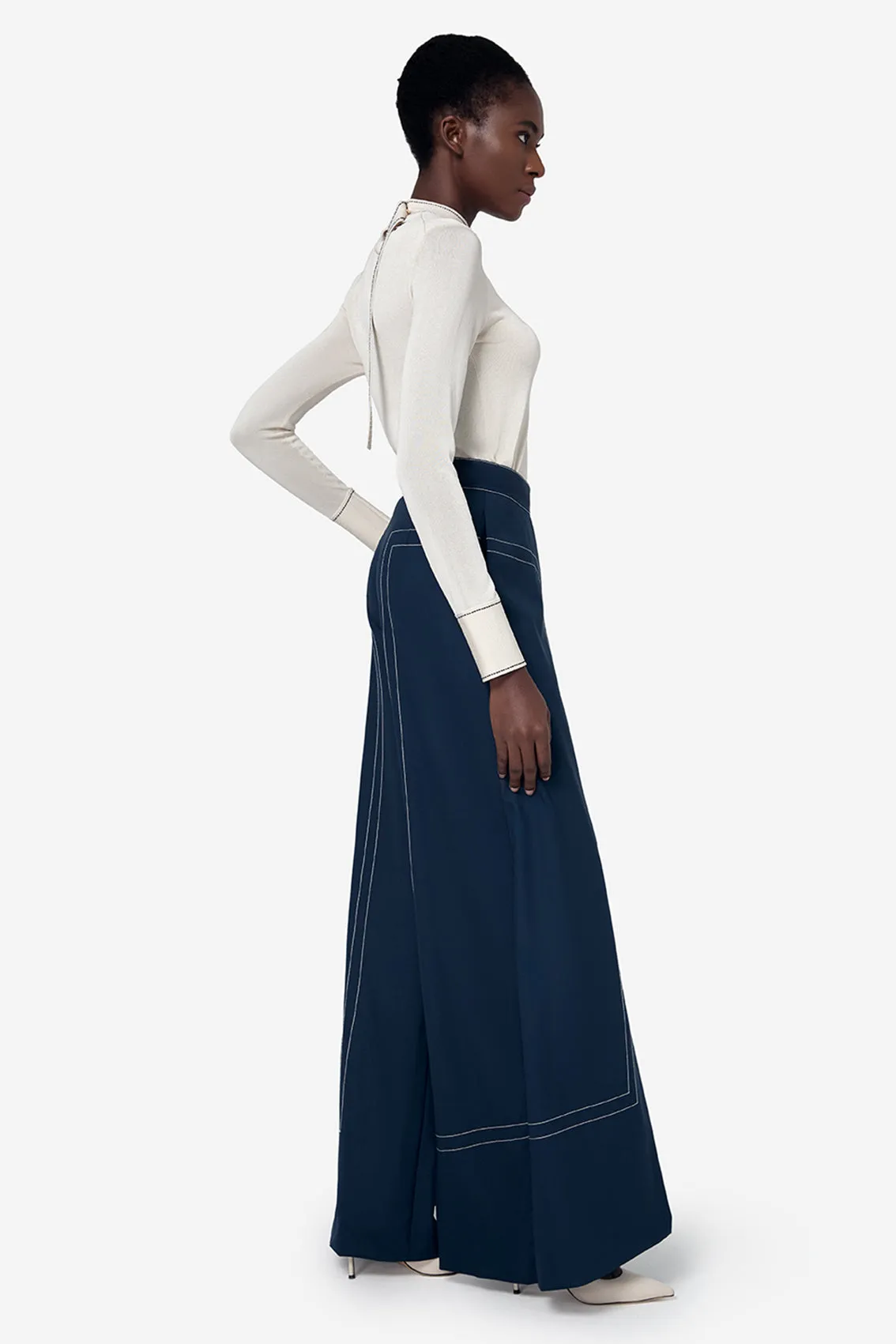 CONTRAST STITCHING ROUND-NECK KNITWEAR