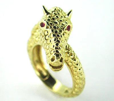 Giraffe Ring with Ruby Eyes in 14 Karat Gold