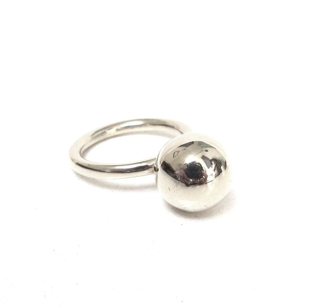 Globe Ring