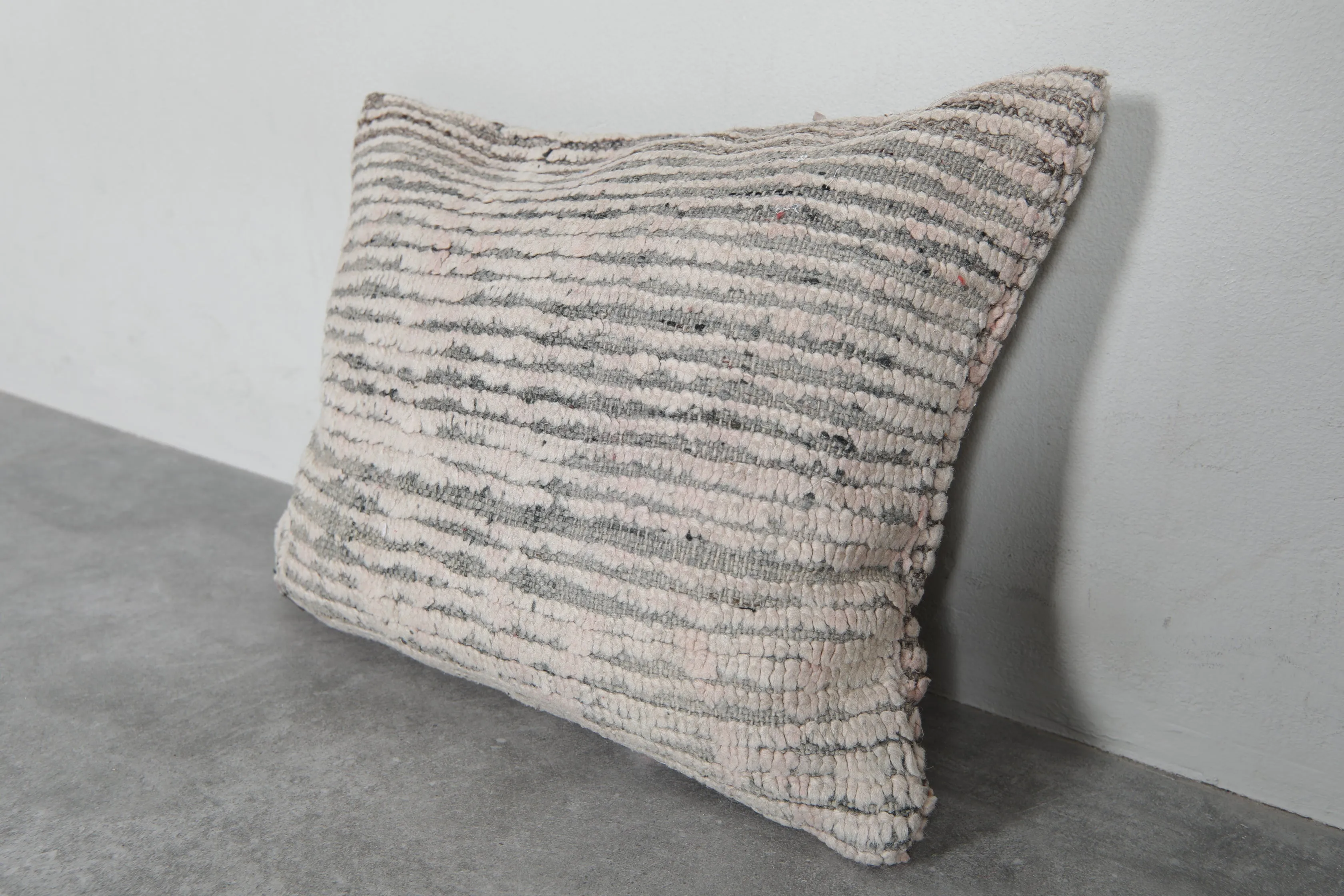 Handwoven Moroccan Wool Pillow - 16.1 x 20 Inches