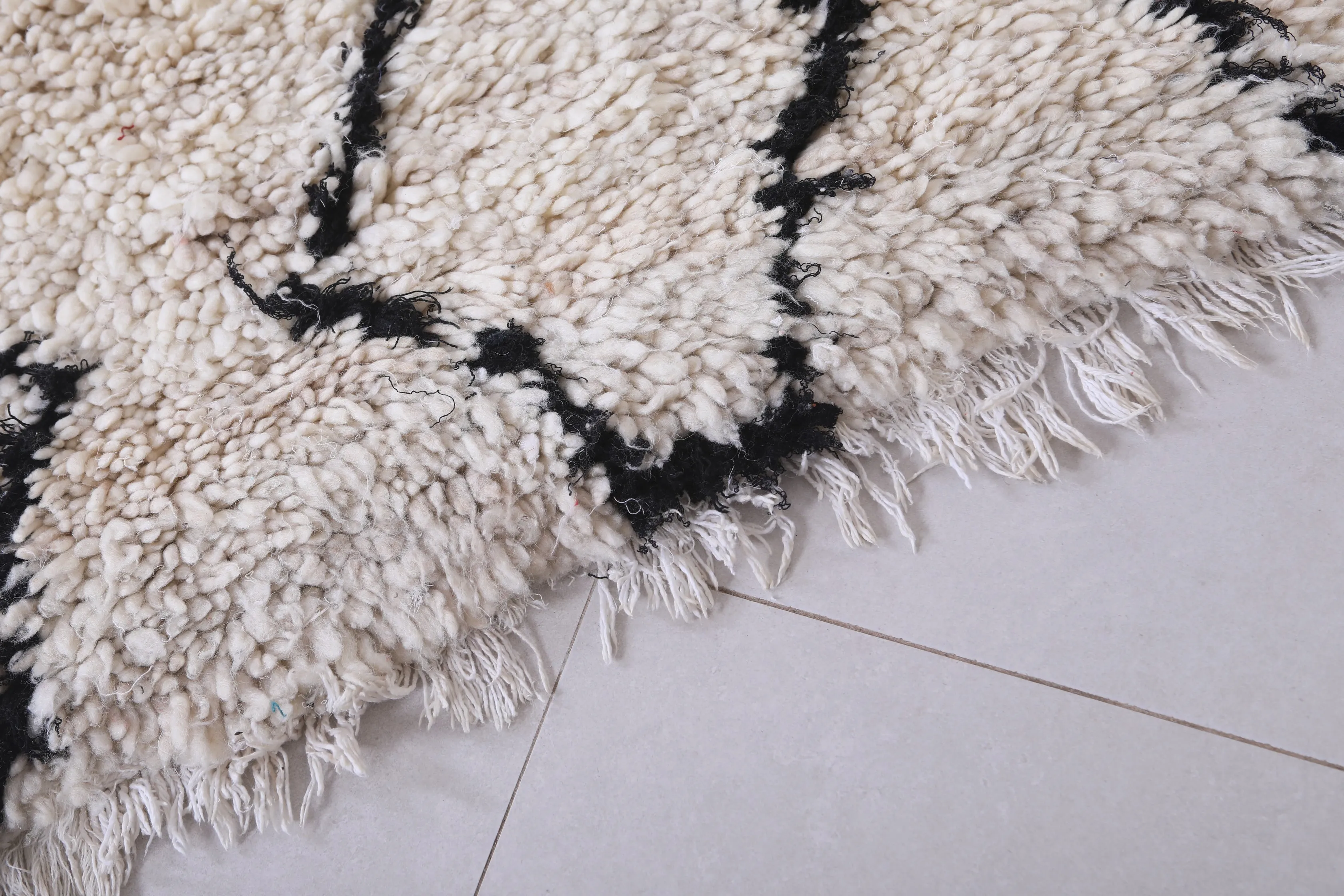 Minimalist Moroccan Berber Rug - 2.6 X 6.2 Feet