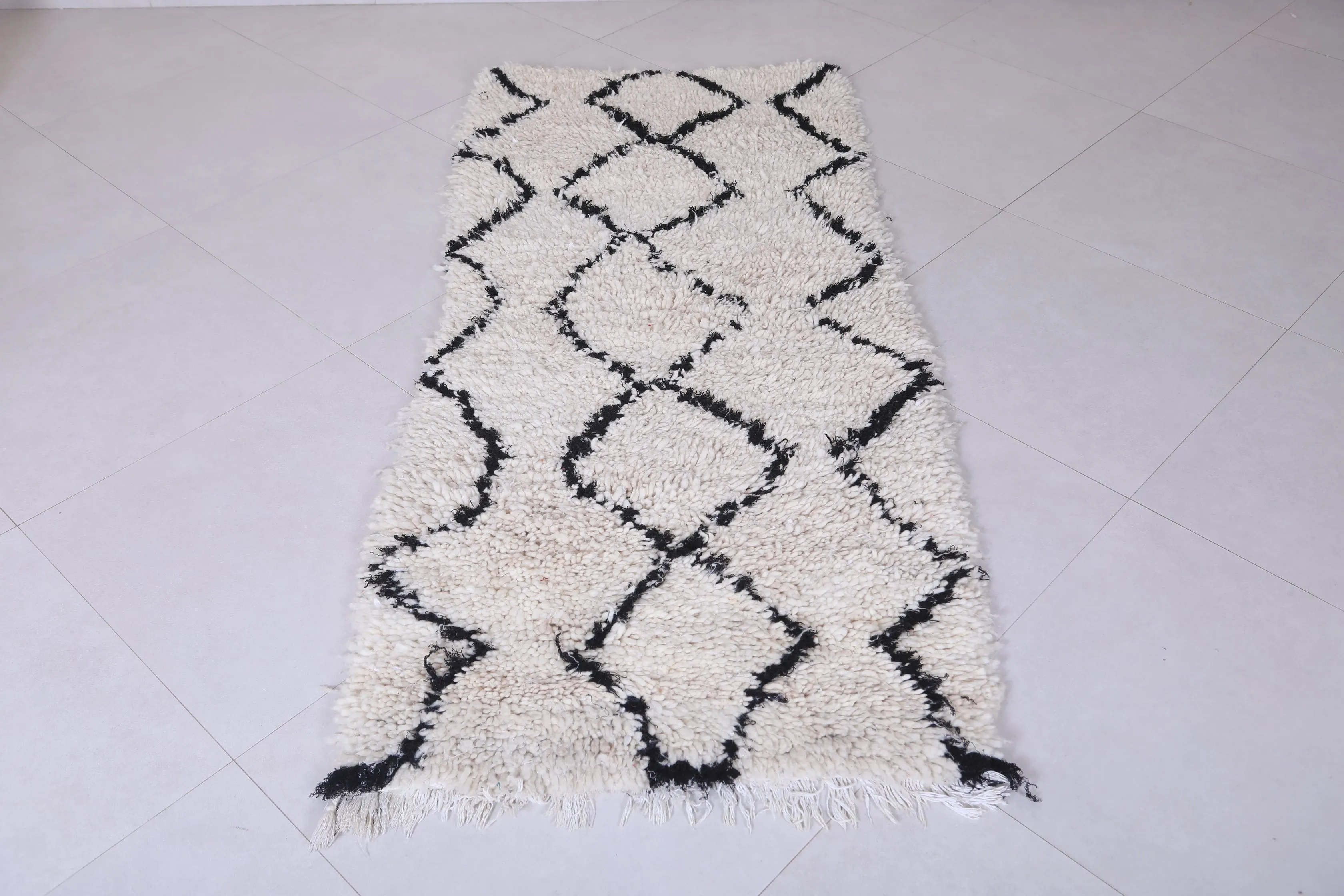 Minimalist Moroccan Berber Rug - 2.6 X 6.2 Feet
