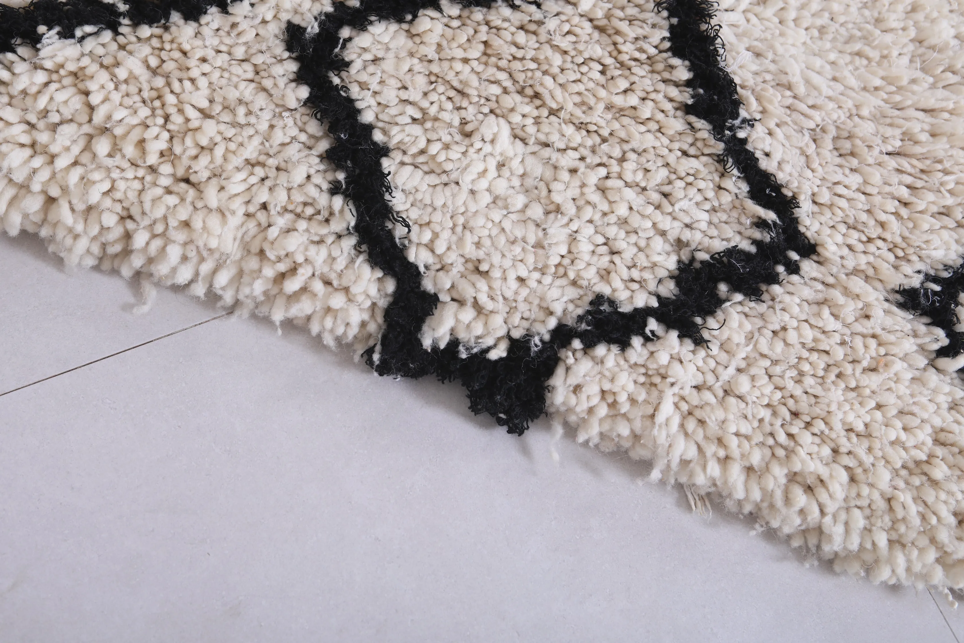 Minimalist Moroccan Berber Rug - 2.6 X 6.2 Feet