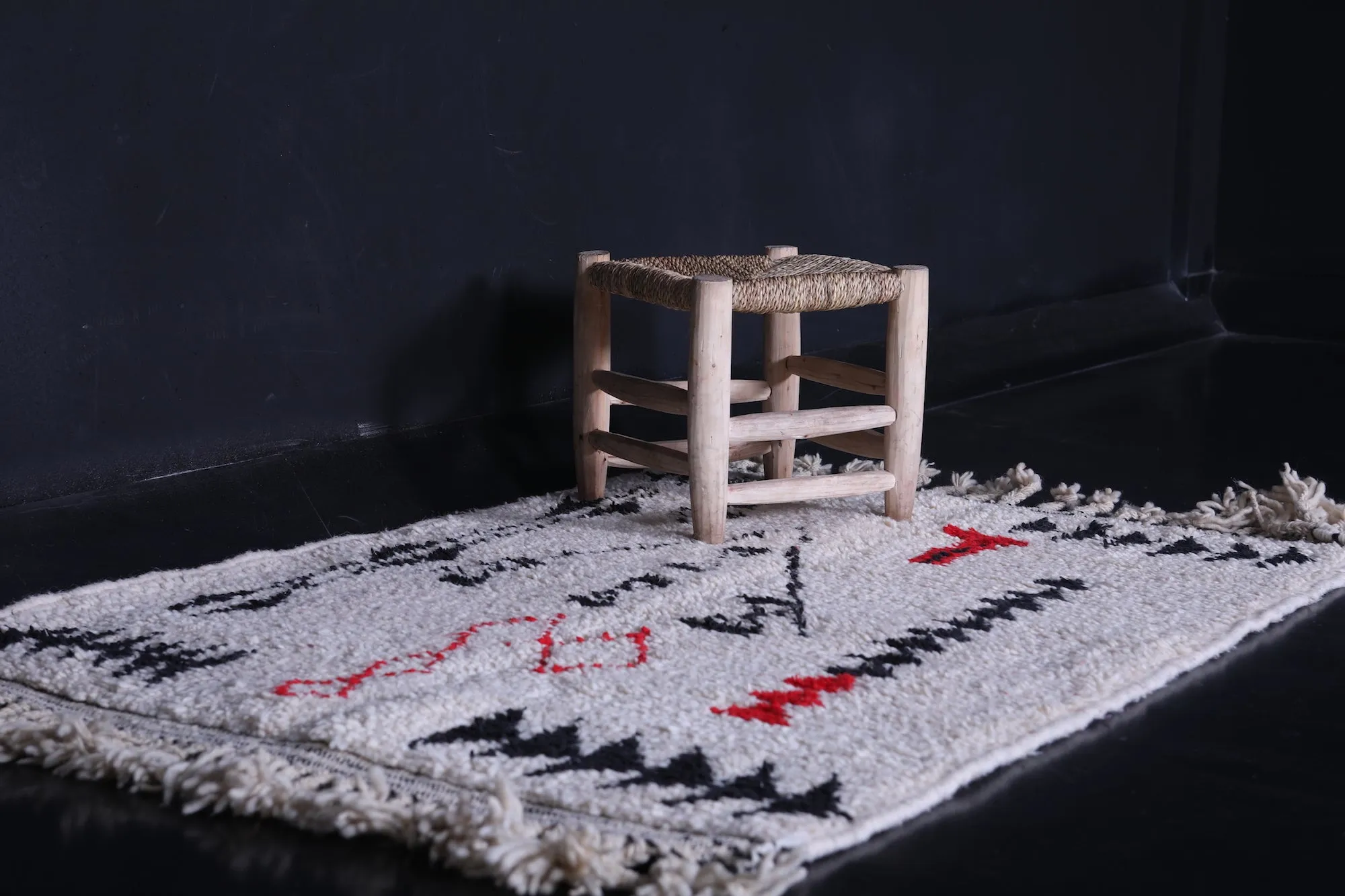 Modern Handmade Azilal Rug – 3.3 x 4.9 ft Minimalist Moroccan Carpet