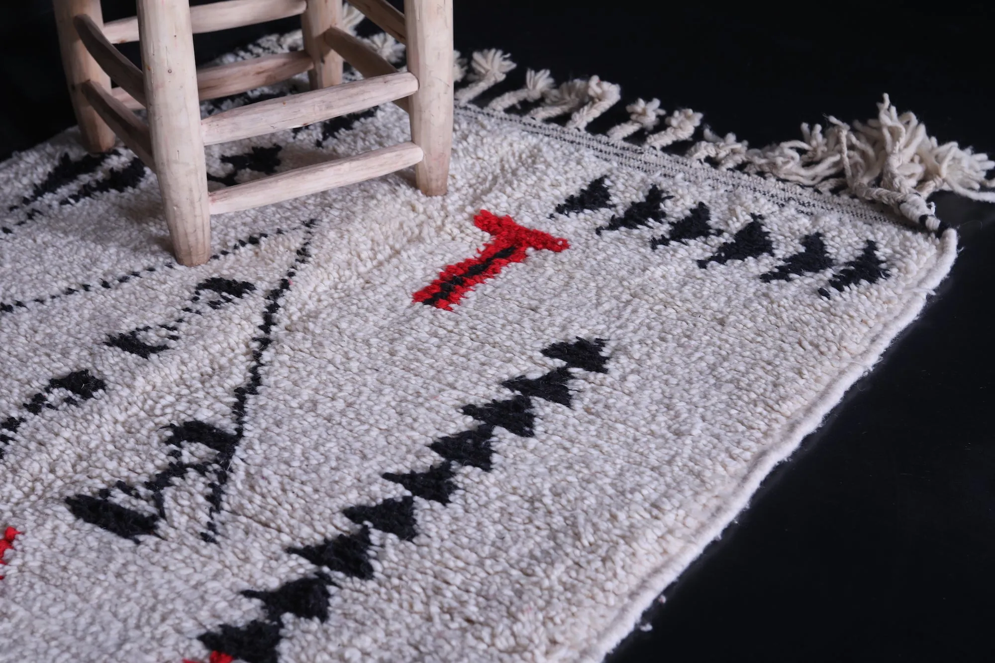 Modern Handmade Azilal Rug – 3.3 x 4.9 ft Minimalist Moroccan Carpet