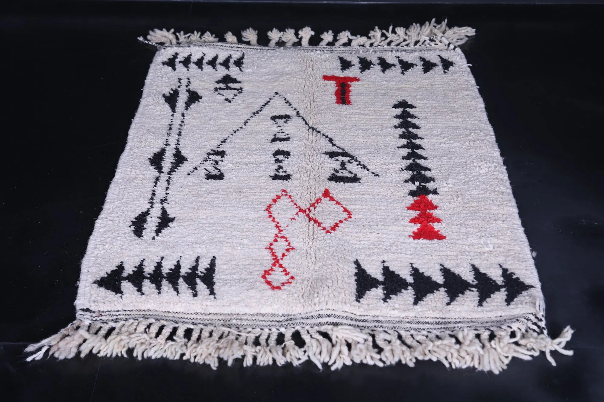 Modern Handmade Azilal Rug – 3.3 x 4.9 ft Minimalist Moroccan Carpet