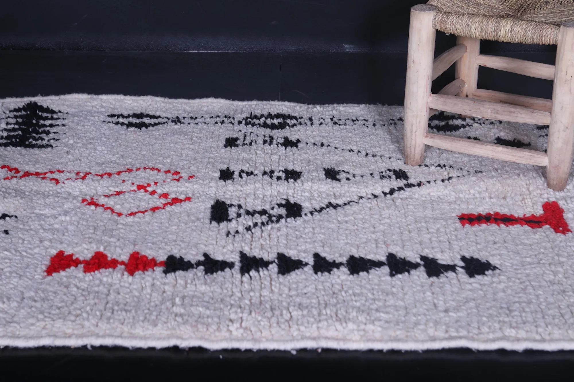 Modern Handmade Azilal Rug – 3.3 x 4.9 ft Minimalist Moroccan Carpet