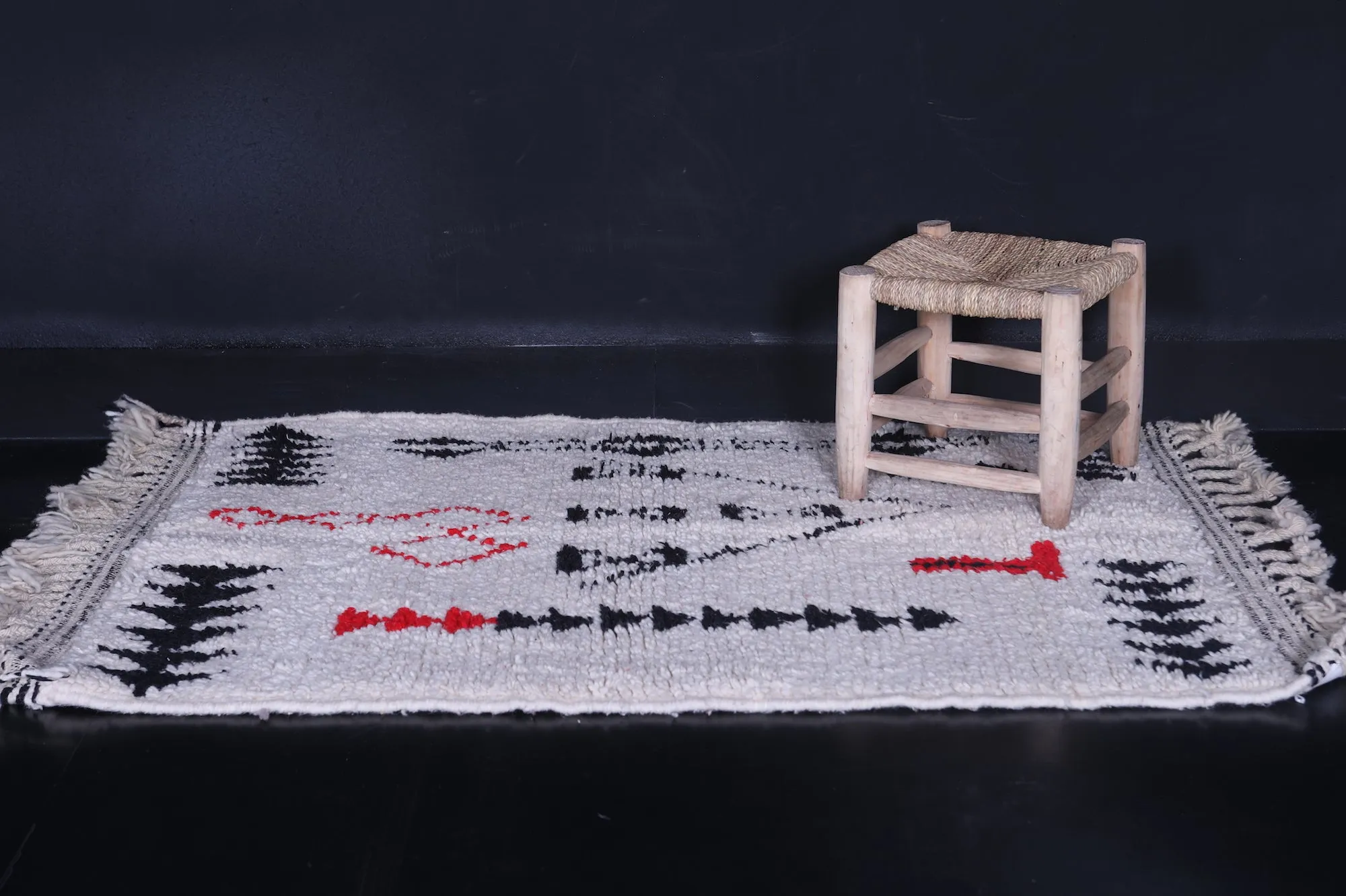 Modern Handmade Azilal Rug – 3.3 x 4.9 ft Minimalist Moroccan Carpet
