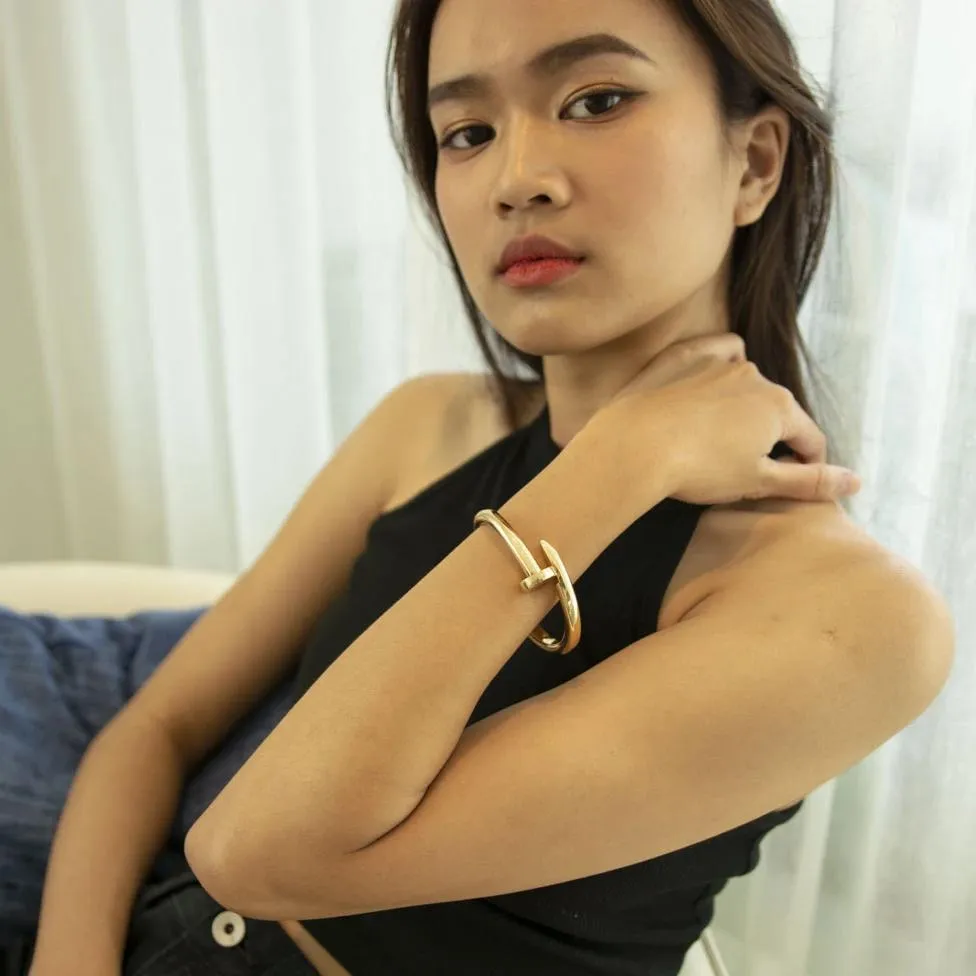 NAIL BENDER HINGED BRACELET