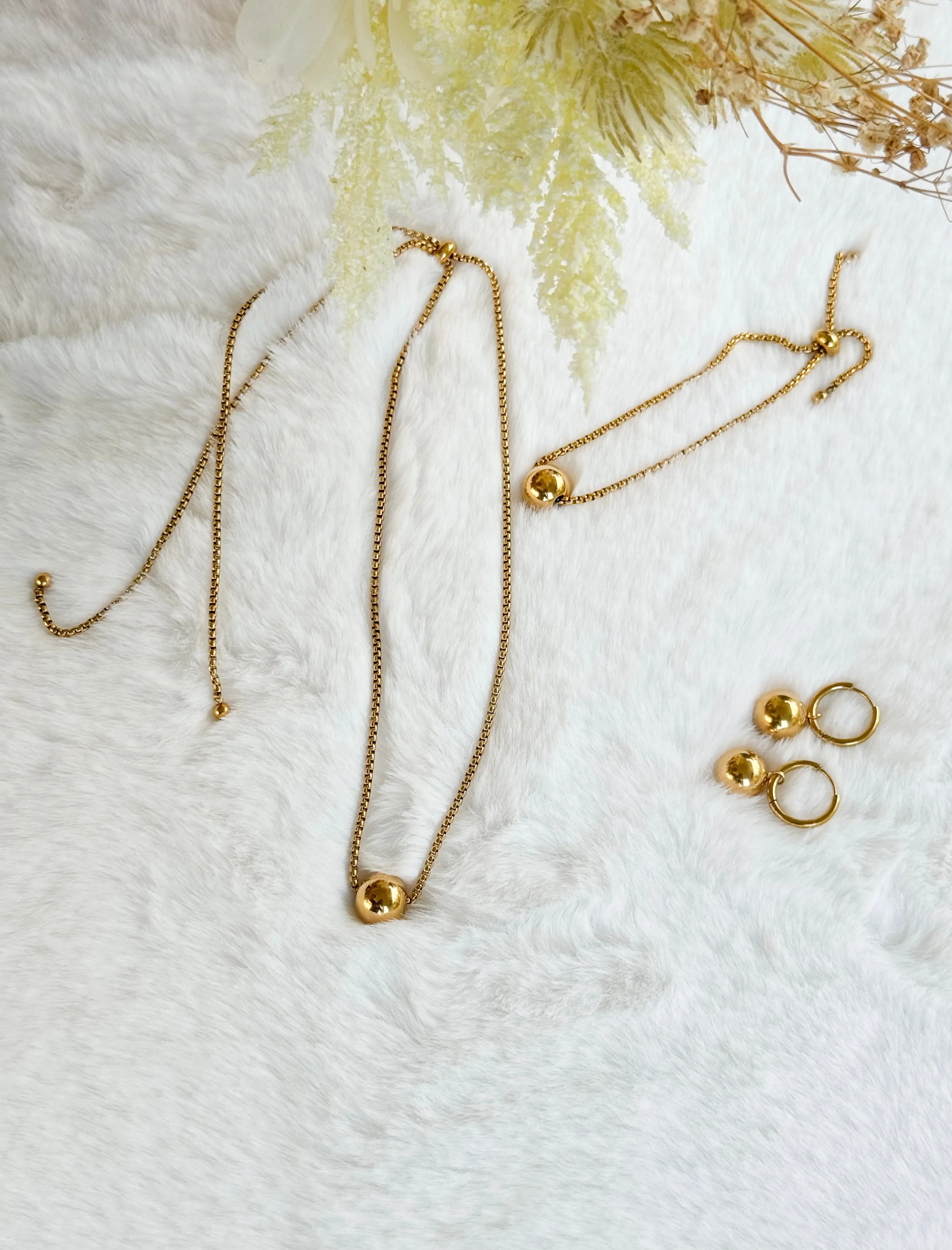 Orbit necklace