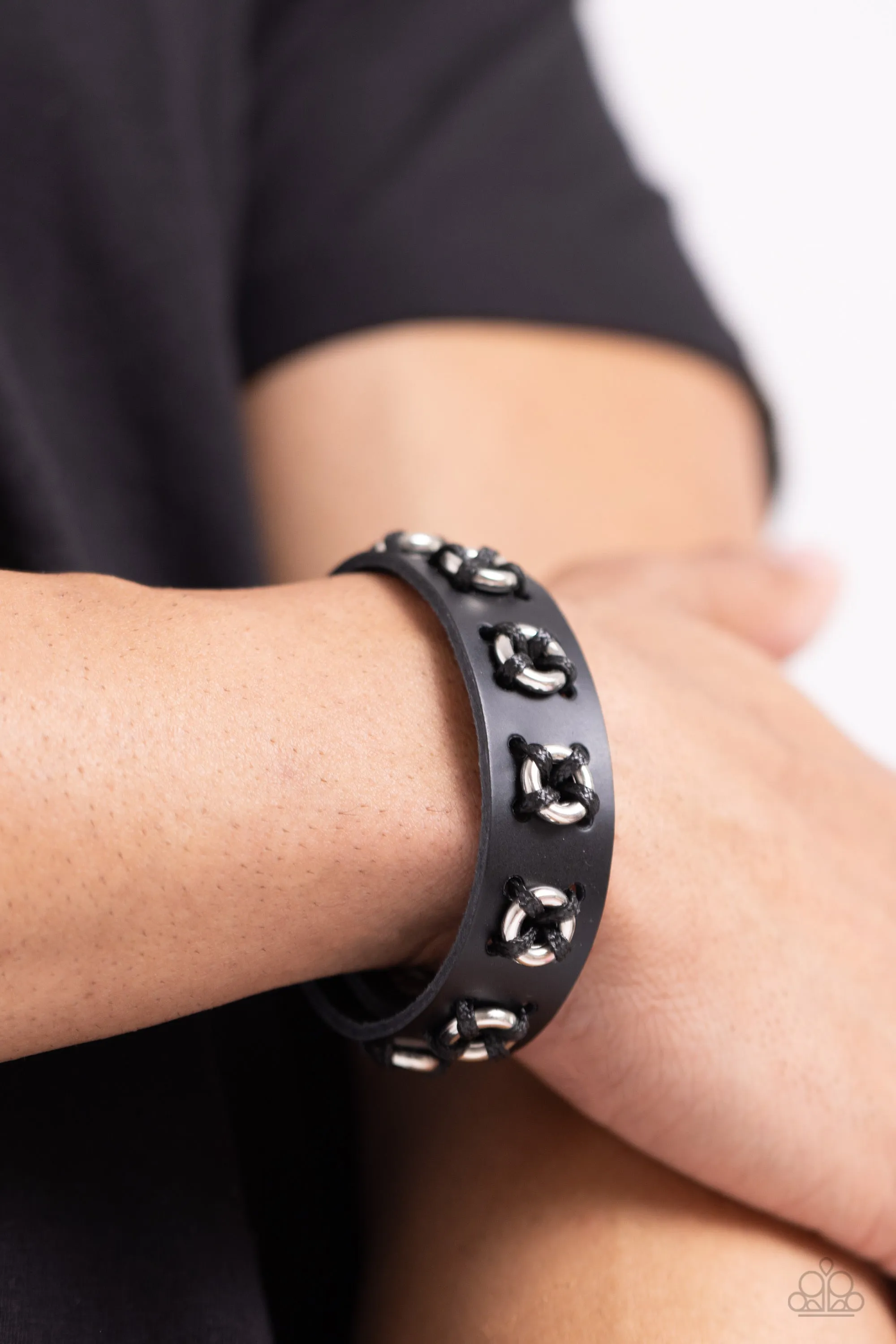 Rustic Ringleader - Black