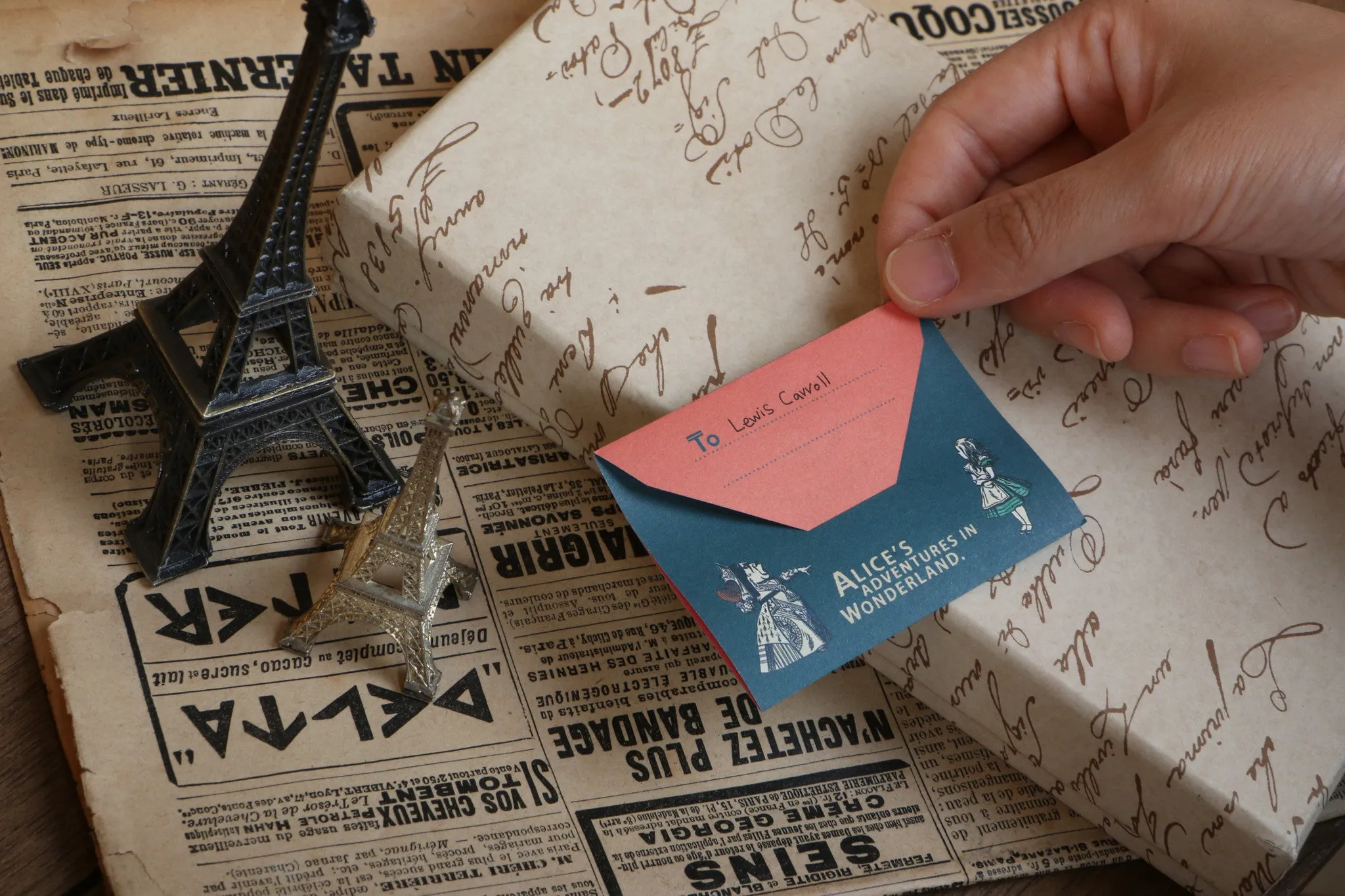 Sticky Letter - Alice